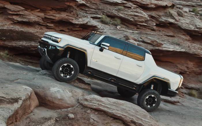 Hummer EV sports off-road test