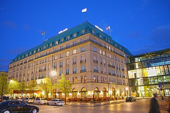 Adlon kempinski tor brandenburger quarre brandenburg gate booking