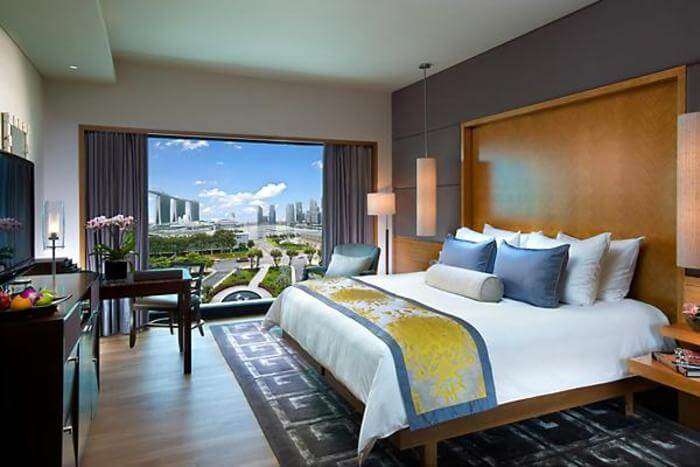 Hotels with airport transfer in Singapore